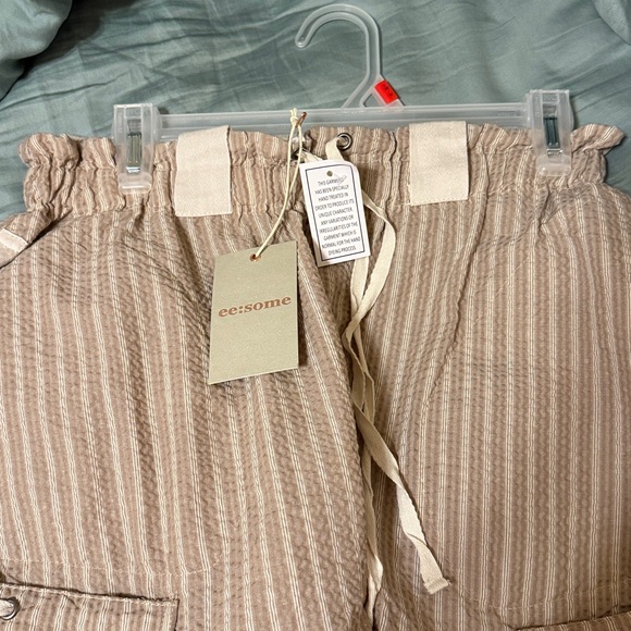 Eesome Beige Striped Pants with Drawstring joggers. Size medium. NWT - Picture 3 of 7